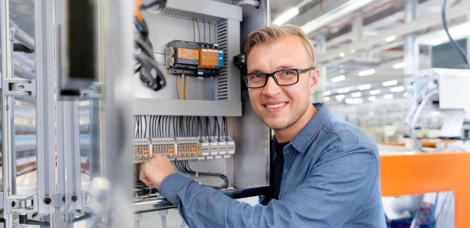 Smart Cabinet Building: How to deal with the shortage of qualified staff?