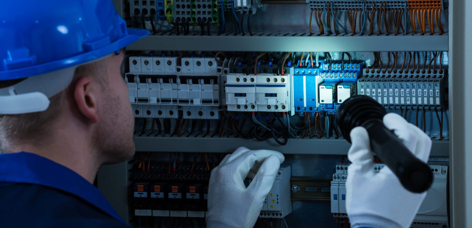 technician for control cabinet building