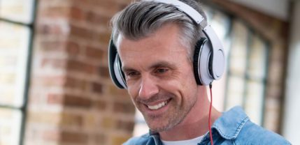 man-headphones-laptop-429x208