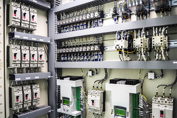 Progettazione di armadi per macchine industriali